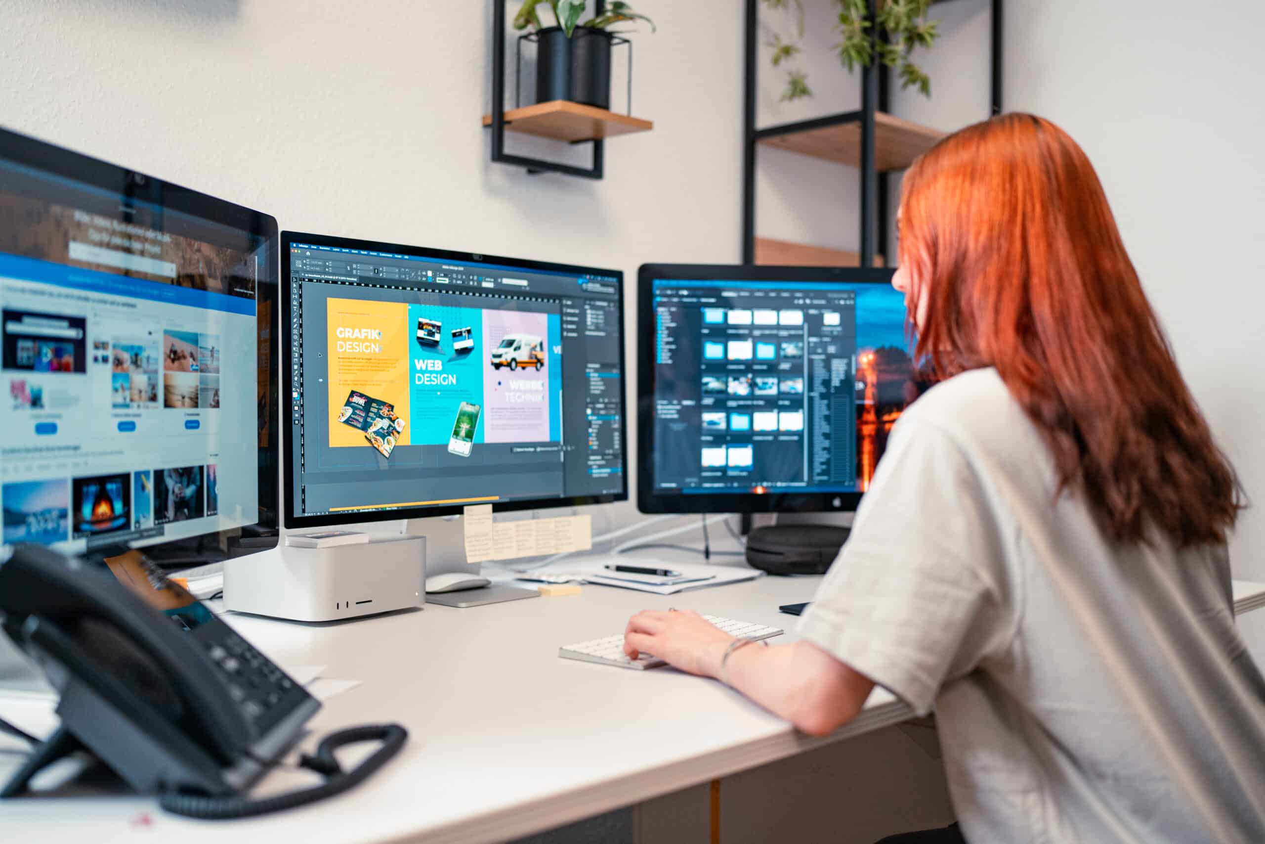 girl working Rheinpiraten Agentur in Rheinbreitbach, Bonn und Köln– Grafikdesign, Webdesign, Werbetechnik & Textilveredelung